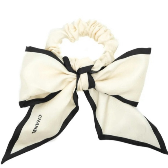 CHANEL Elegant Cream and Black Bow Hair Tie - Picture 1 of 2